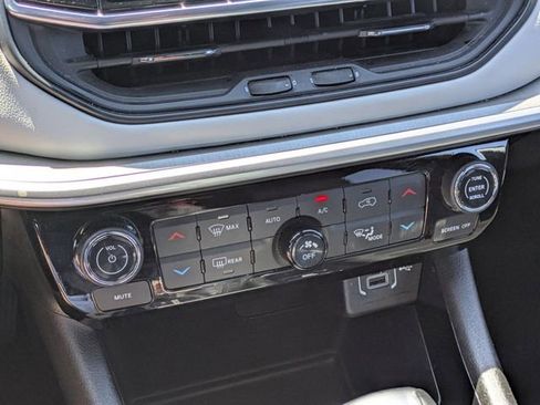 Used 2025 Jeep Compass Limited image 19