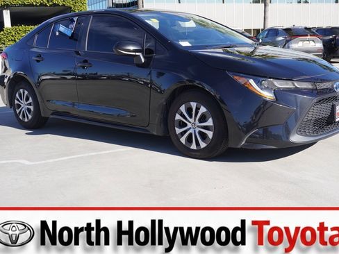 Certified 2022 Toyota Corolla LE image 1