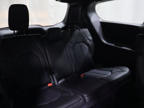 New 2027 Chrysler Pacifica Select AWD/4WD image 16