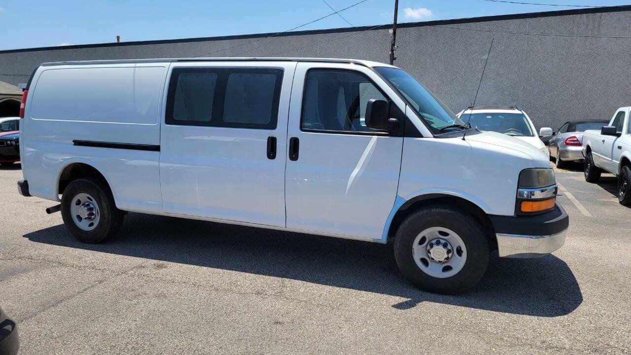 Used 2014 Chevrolet Express 3500 Extended RWD image 4