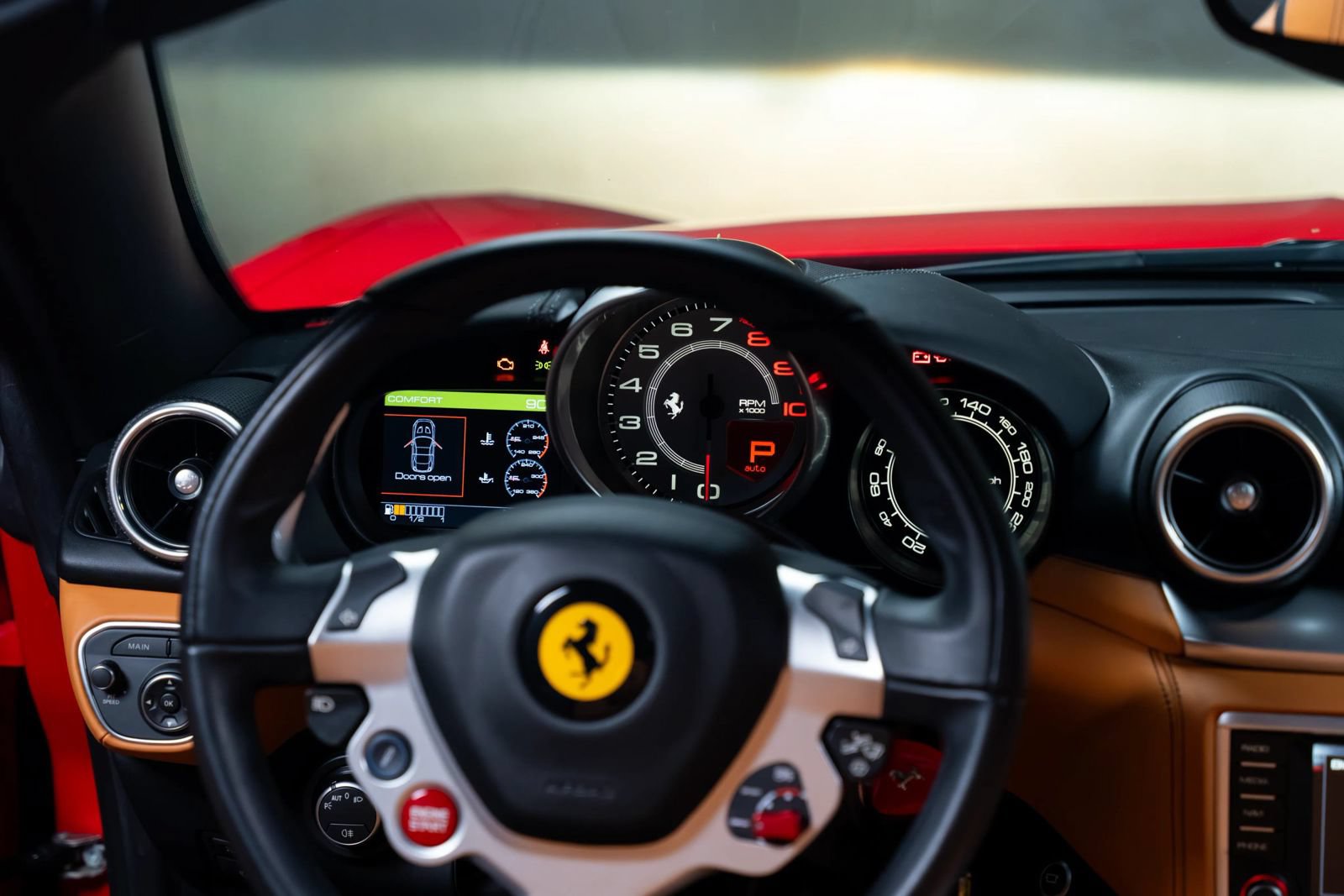 Used 2015 Ferrari California T RWD image 17
