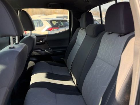 Used 2022 Toyota Tacoma TRD Off-Road w/ Technology Package image 5