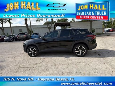 Used 2024 Chevrolet Trax RS w/ Sunroof Package FWD image 5
