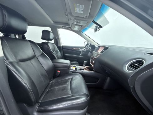 Used 2018 Nissan Pathfinder Platinum image 15