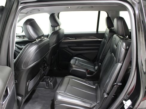 Used 2023 Jeep Grand Cherokee L Limited w/ Black Appearance Package AWD/4WD image 19