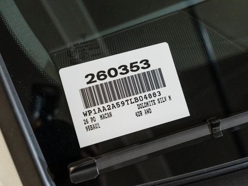 Certified 2026 Porsche Macan AWD/4WD image 30