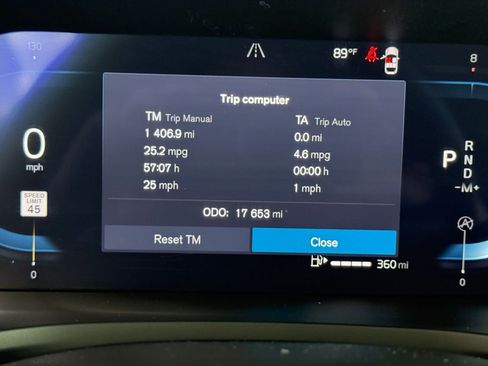 Used 2025 Volvo V60 B5 Cross Country Plus image 40