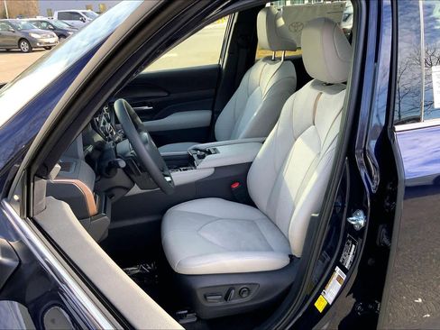 New 2026 Toyota Grand Highlander Hybrid MAX Platinum image 9
