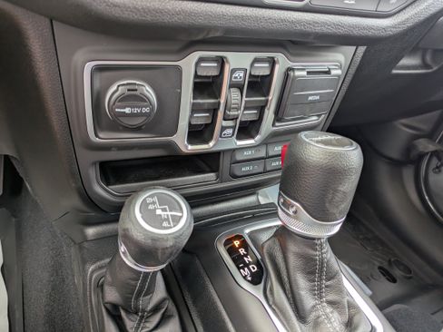 New 2025 Jeep Gladiator Sport image 14