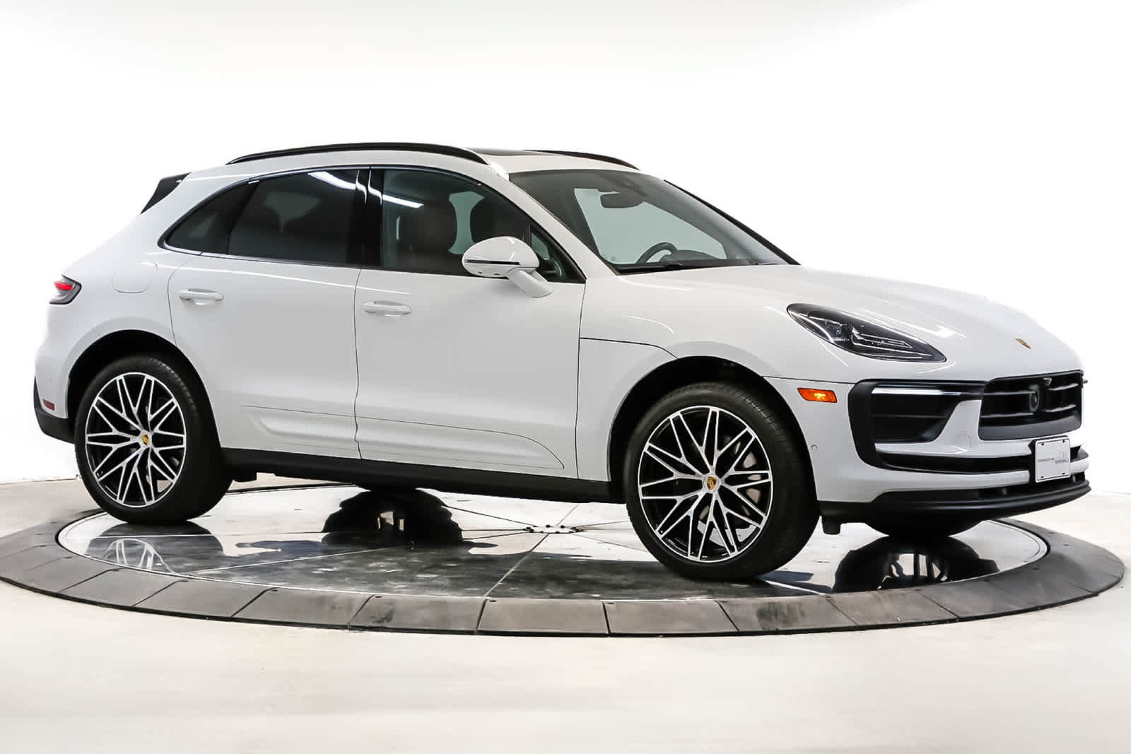 Certified 2024 Porsche Macan AWD/4WD image 7