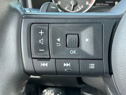 Used 2024 Nissan Rogue SV w/ SV Premium Package image 29