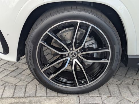 New 2026 Mercedes-Benz GLS 580 4MATIC image 10