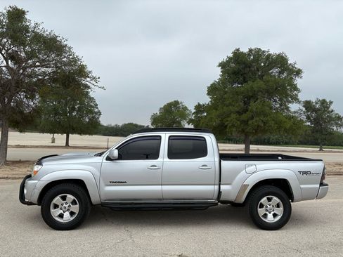 Used 2010 Toyota Tacoma PreRunner RWD image 11