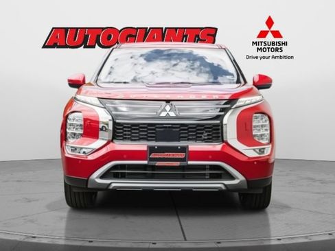 New 2025 Mitsubishi Outlander SE image 2