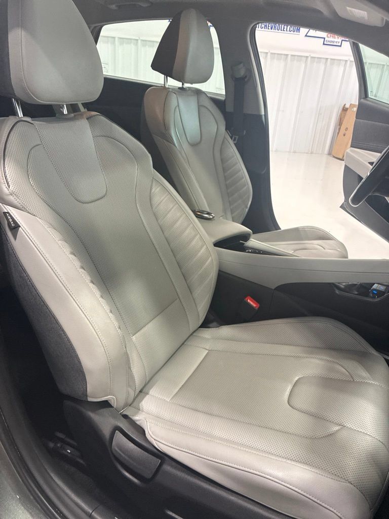Used 2025 Hyundai Elantra Limited FWD image 33