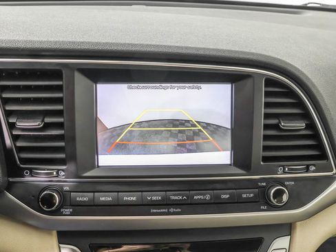 Used 2017 Hyundai Elantra SE image 8