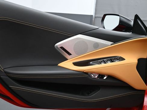 Used 2021 Chevrolet Corvette Stingray w/ Z51 Performance Package image 9