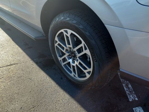 Used 2024 Ford Expedition XLT image 10