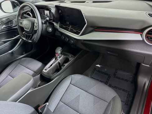 Used 2025 Chevrolet Trax RS w/ Sunroof Package image 31