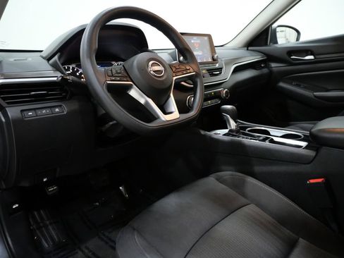 Used 2024 Nissan Altima 2.5 SV image 10