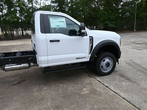 New 2026 Ford F550 4x4 Regular Cab Super Duty image 3