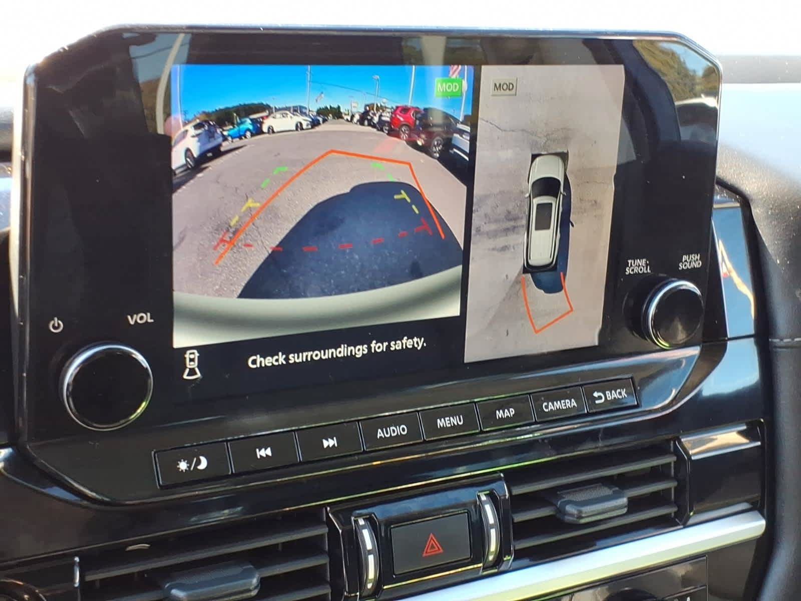 Used 2025 Nissan Pathfinder SL AWD/4WD image 19