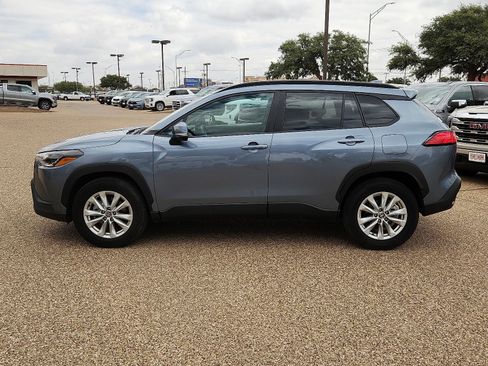Used 2023 Toyota Corolla Cross LE AWD/4WD image 2