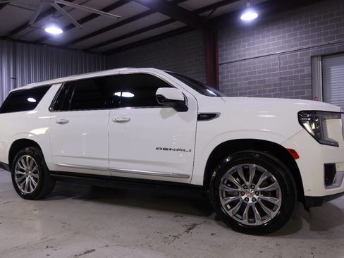 Used 2023 GMC Yukon XL Denali w/ Denali Reserve Package image 7