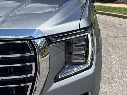 Used 2023 GMC Yukon SLT w/ SLT Premium Package AWD/4WD image 11