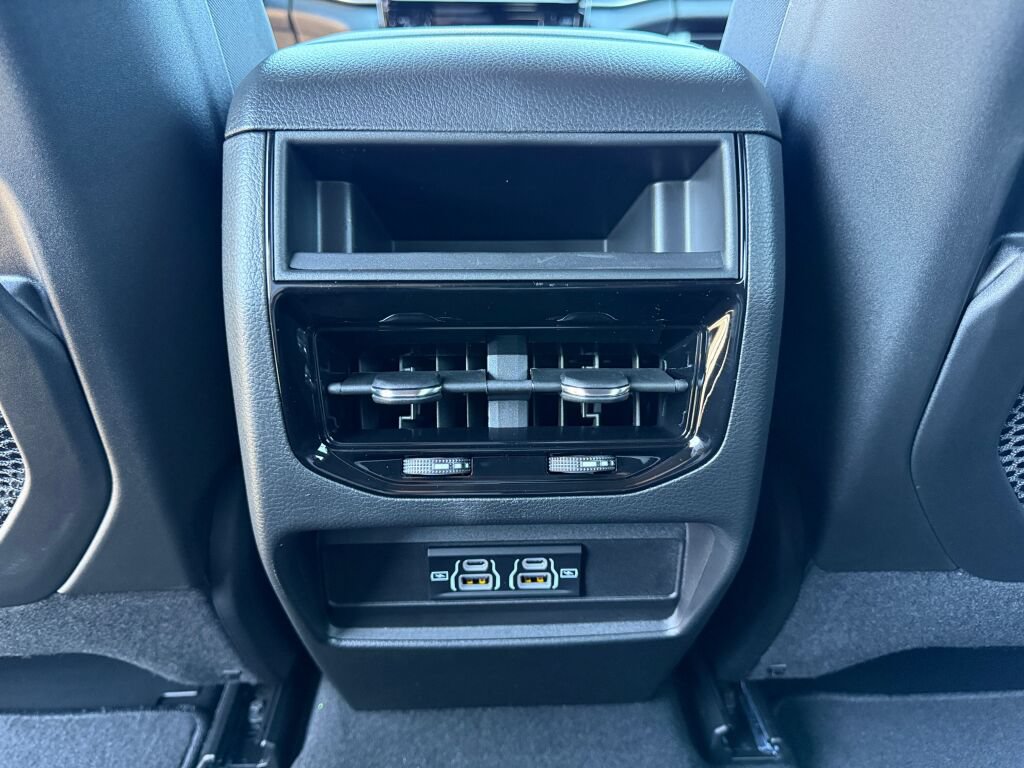 New 2027 Jeep Grand Cherokee Laredo RWD image 31