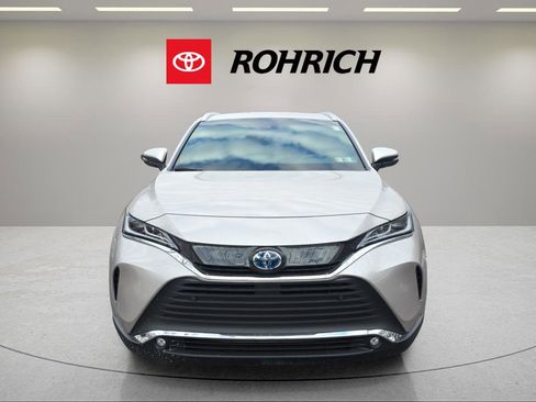 Used 2024 Toyota Venza XLE image 4