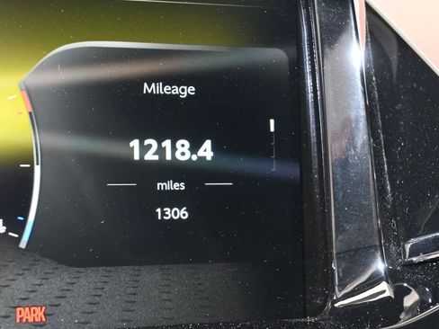 Used 2025 Aston Martin V8 Vantage Coupe image 42