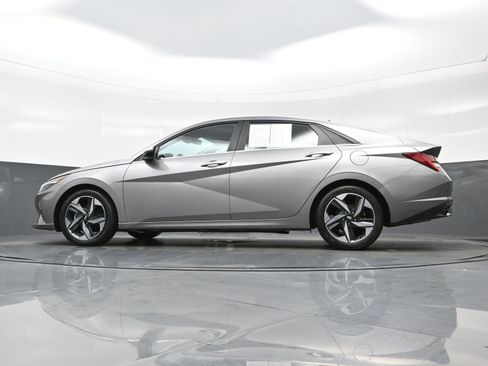 Certified 2023 Hyundai Elantra Limited w/ Preferred Accessory Package image 28