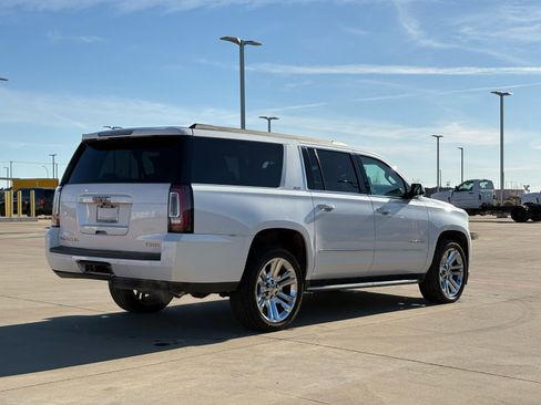 Used 2017 GMC Yukon XL SLT w/ Premium Edition image 7