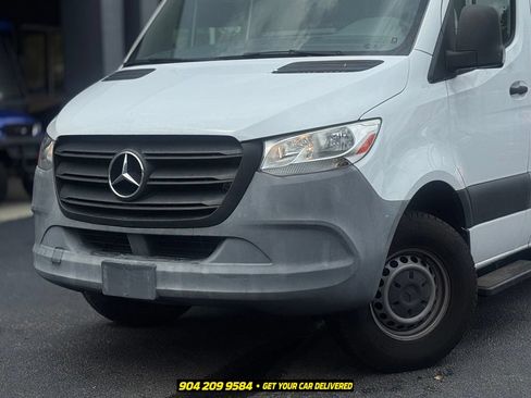 Used 2021 Mercedes-Benz Sprinter 2500 image 2