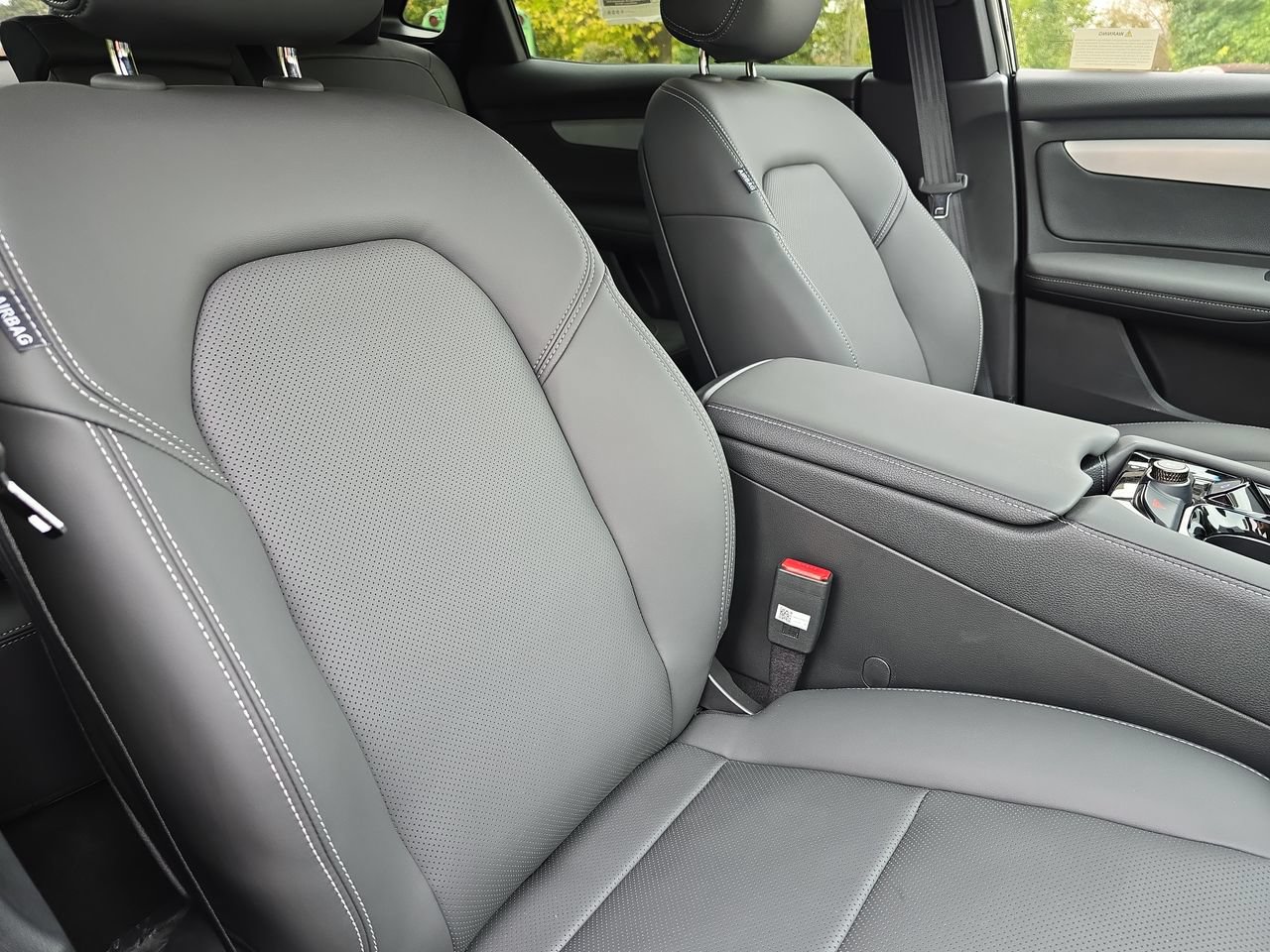 New 2025 VinFast VF 8 Plus AWD/4WD image 17