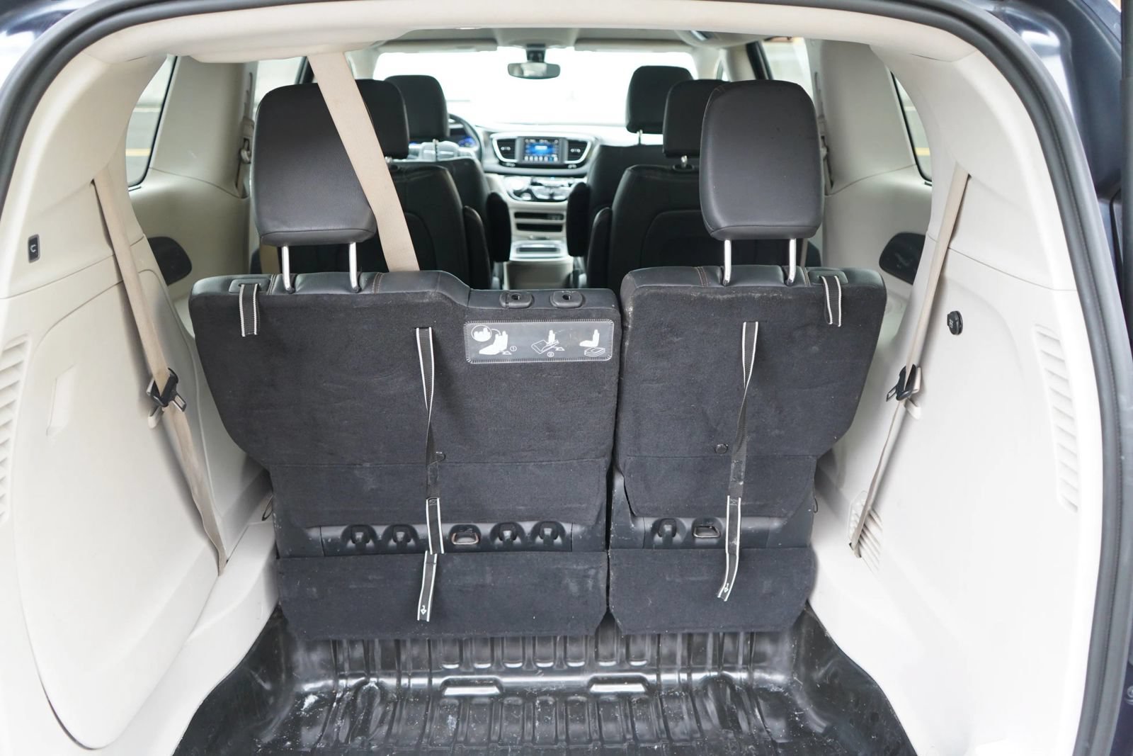 Used 2020 Chrysler Pacifica Touring-L FWD image 24