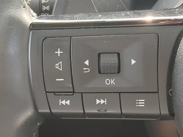 Used 2024 Nissan Pathfinder SL w/ SL Premium Package FWD image 30