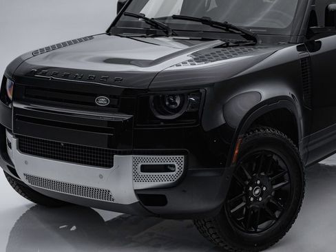 Used 2025 Land Rover Defender 110 S image 4