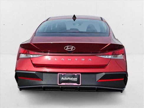 New 2025 Hyundai Elantra SE FWD image 8