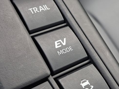 Used 2023 Toyota Highlander XLE image 25