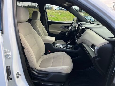 Used 2022 Chevrolet Traverse LS image 10