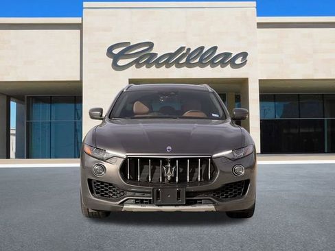 Used 2017 Maserati Levante w/ Luxury Package image 9
