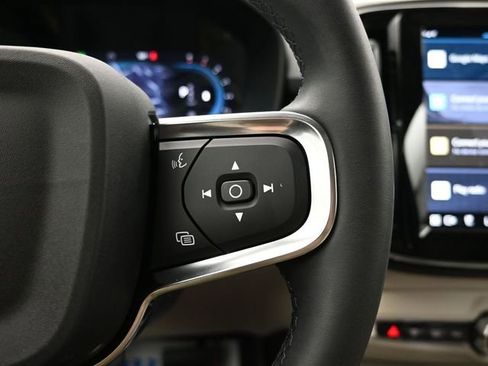 Used 2024 Volvo XC40 B5 Plus w/ Climate Package image 24