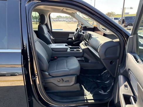 Used 2025 Ford Expedition Active RWD image 14