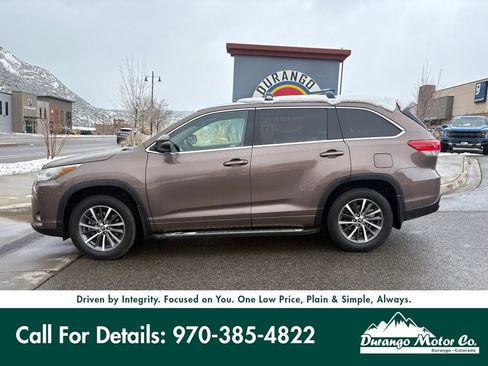 Used 2018 Toyota Highlander XLE image 3