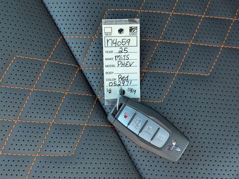 Used 2025 Mitsubishi Outlander 4WD Plug-In Hybrid image 42