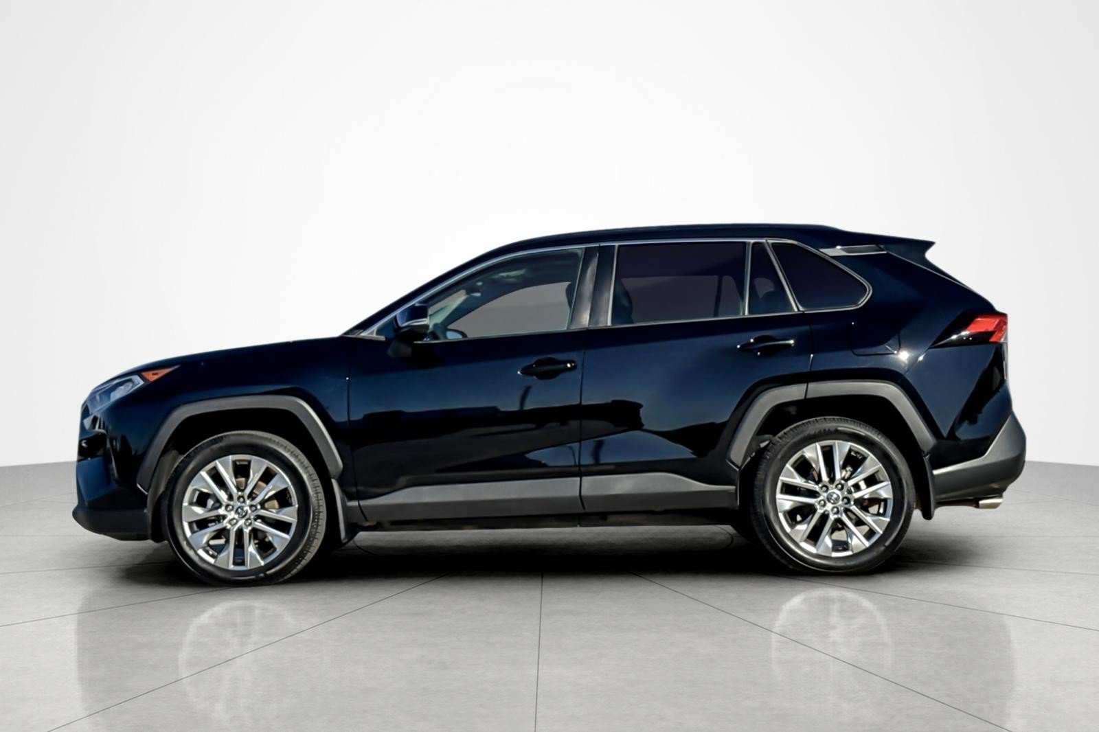 Certified 2020 Toyota RAV4 XLE Premium AWD/4WD image 2