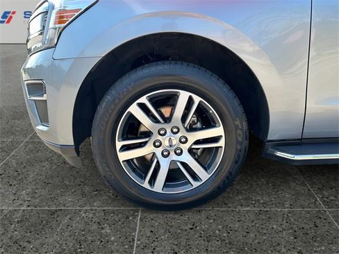 Used 2023 Ford Expedition Limited image 14
