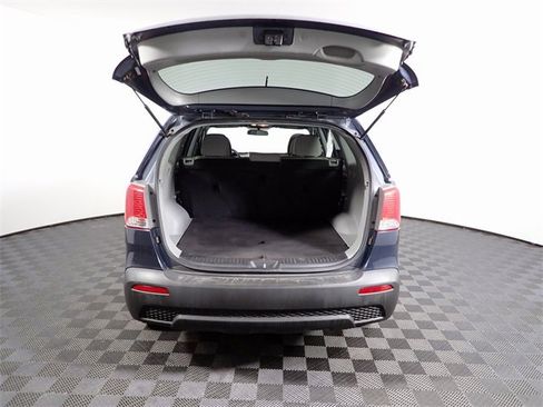 Used 2011 Kia Sorento 2WD image 11